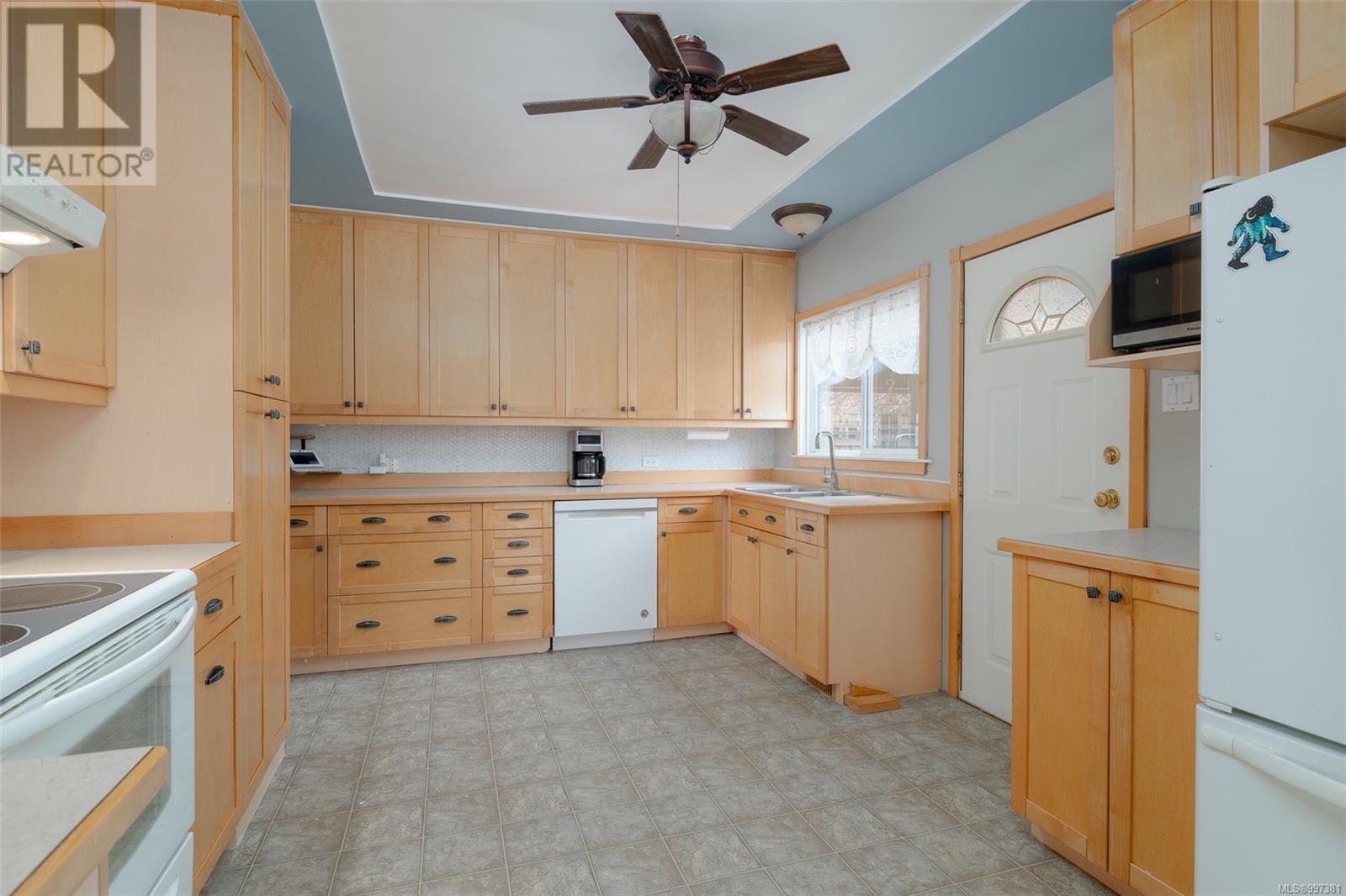 Property at 910 Hunter St image 4