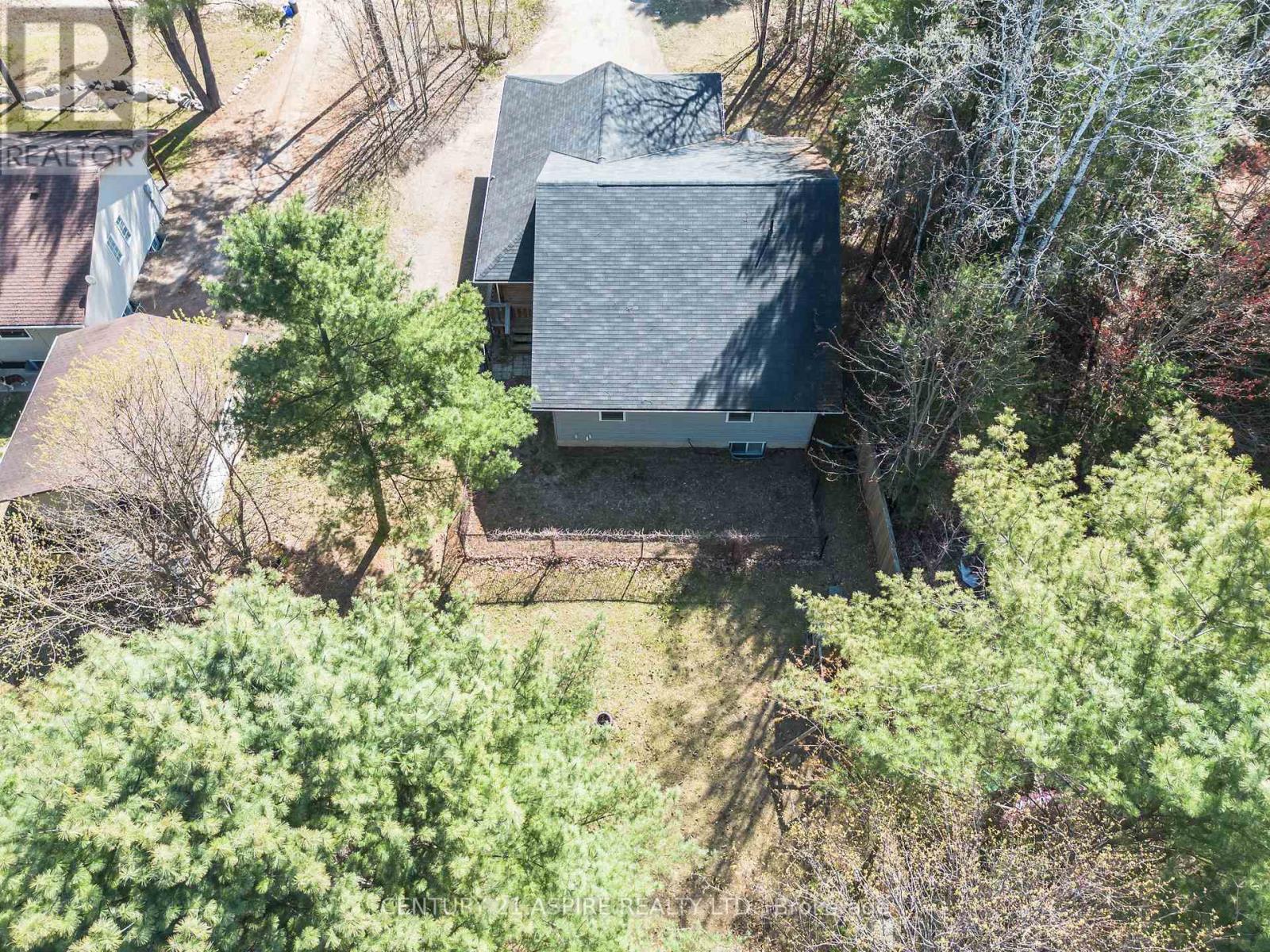 60 Legere Drive, Laurentian Hills, Ontario  K0J 1P0 - Photo 3 - X12050155