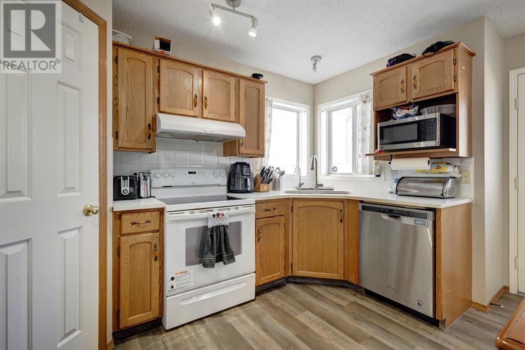 21 Hidden Ranch Circle Nw, Calgary, Alberta  T3A 5N8 - Photo 10 - A2211326