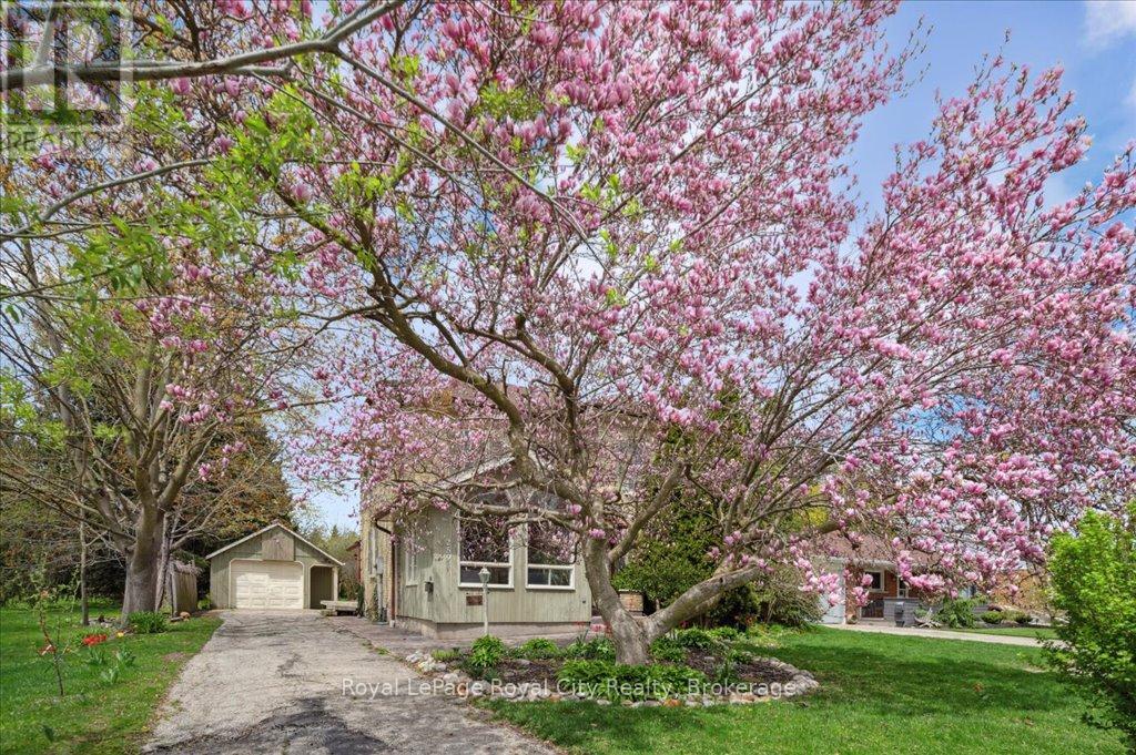 259 Garafraxa Street E, Centre Wellington (Fergus), Ontario  N1M 1E2 - Photo 2 - X12110909