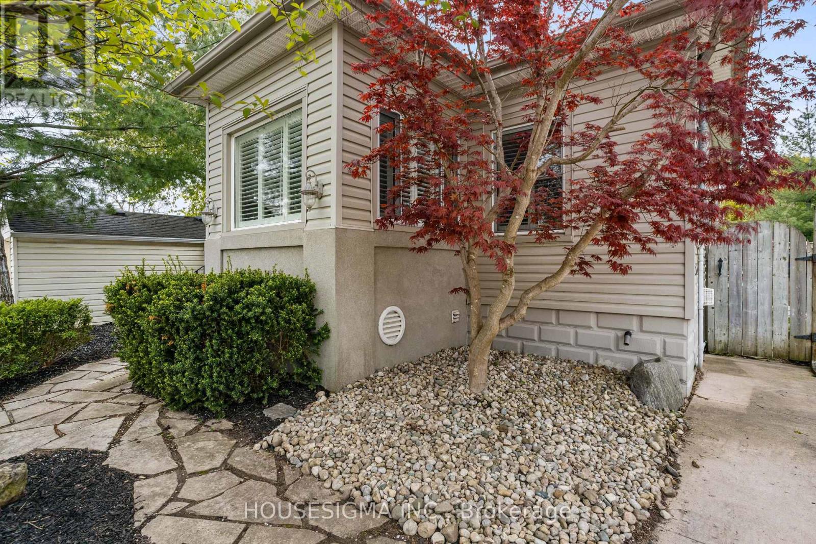 25 Tennyson Street, London East, Ontario  N5Z 2K6 - Photo 4 - X12137267