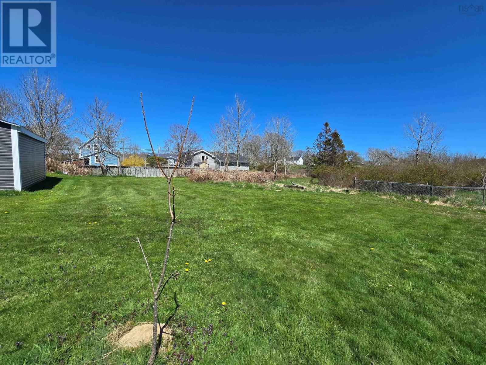 24 Lewis Avenue, Yarmouth, Nova Scotia  B5A 3X6 - Photo 1 - 202510487
