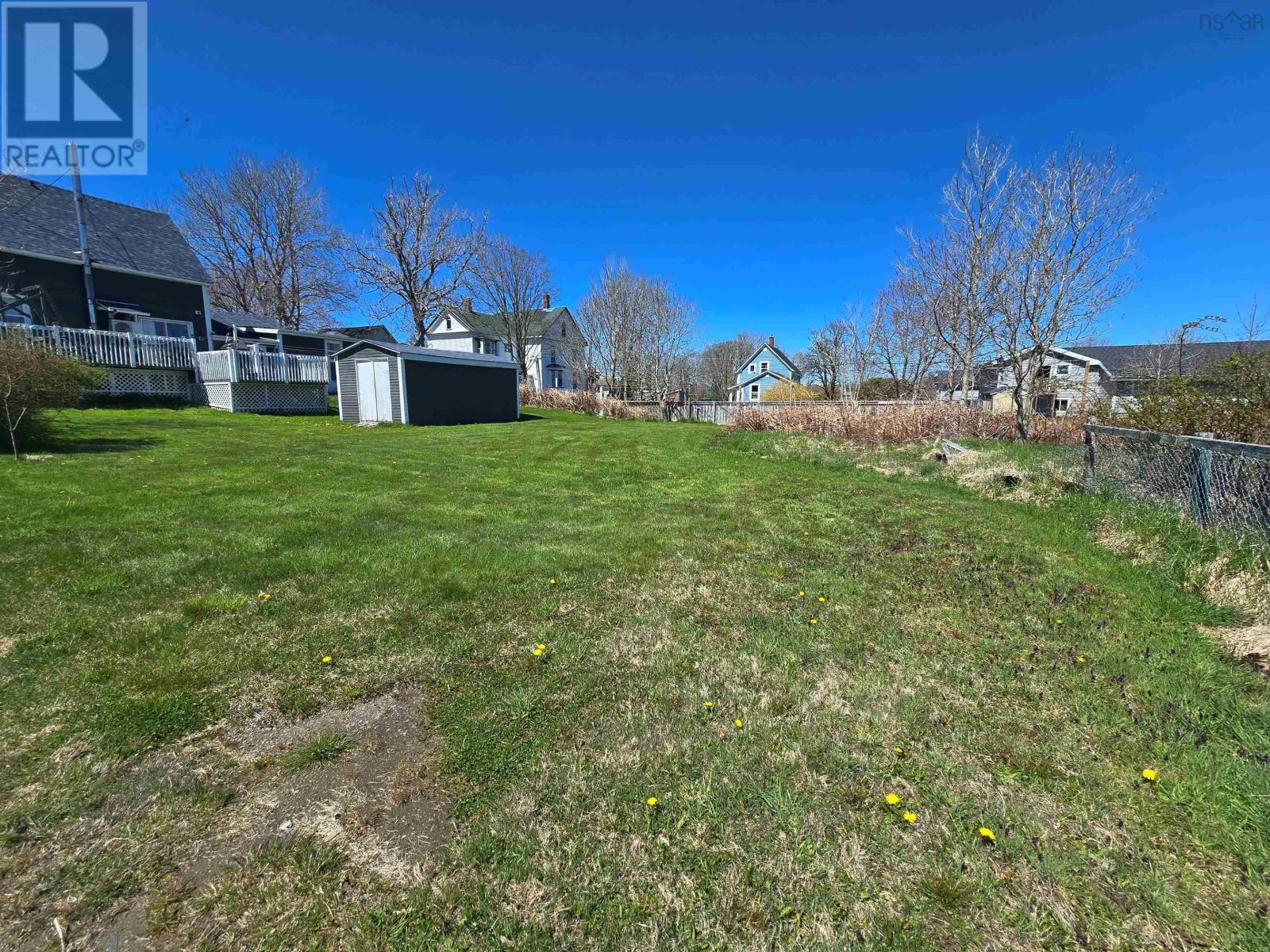 24 Lewis Avenue, Yarmouth, Nova Scotia  B5A 3X6 - Photo 2 - 202510487