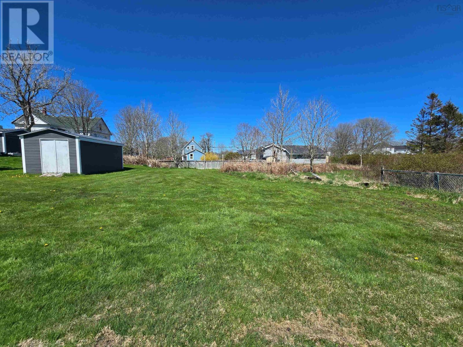 24 Lewis Avenue, Yarmouth, Nova Scotia  B5A 3X6 - Photo 3 - 202510487