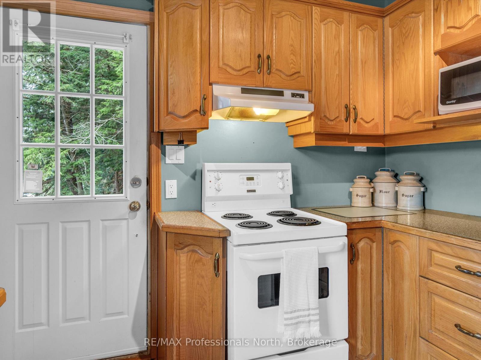 1014 Twilight Close Court, Algonquin Highlands, Ontario  P0A 1E0 - Photo 8 - X12137190