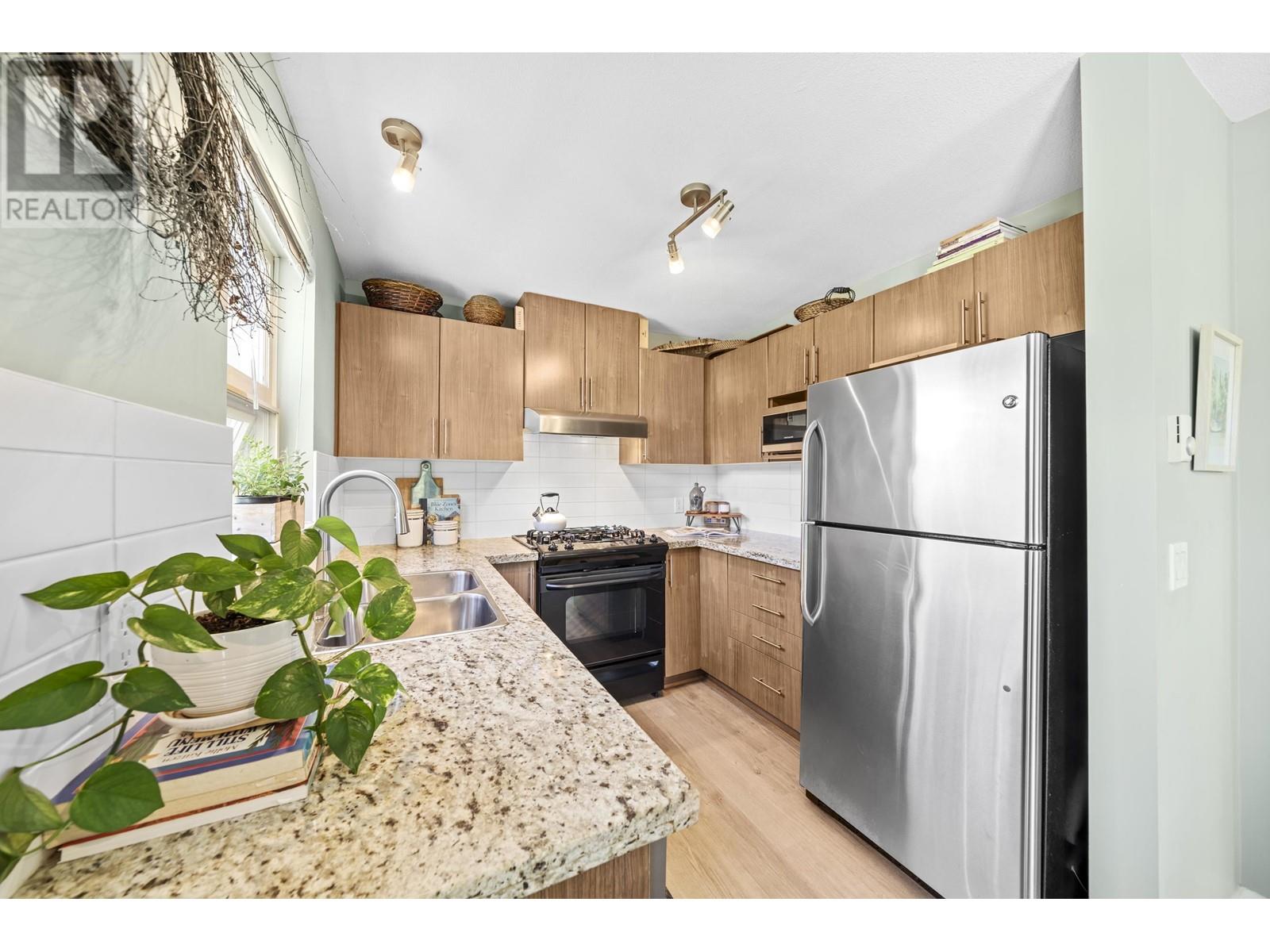 306 700 Klahanie Drive, Port Moody, British Columbia  V3H 5L3 - Photo 10 - R2996249