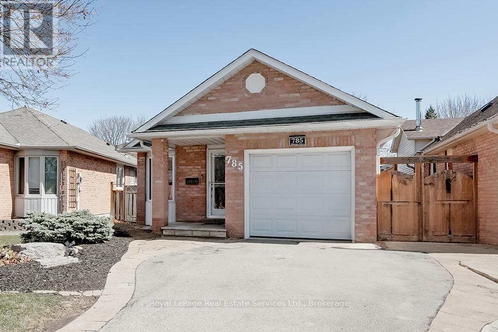 785 Miriam Crescent, Burlington, Ontario  L7S 2B7 - Photo 2 - W12137206