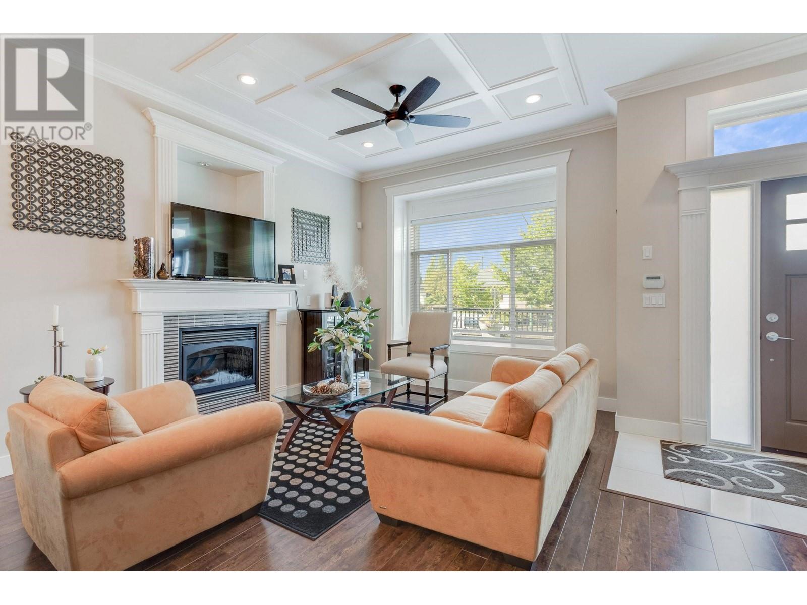 3732 Linwood Street, Burnaby, British Columbia  V5G 1N5 - Photo 2 - R3000307