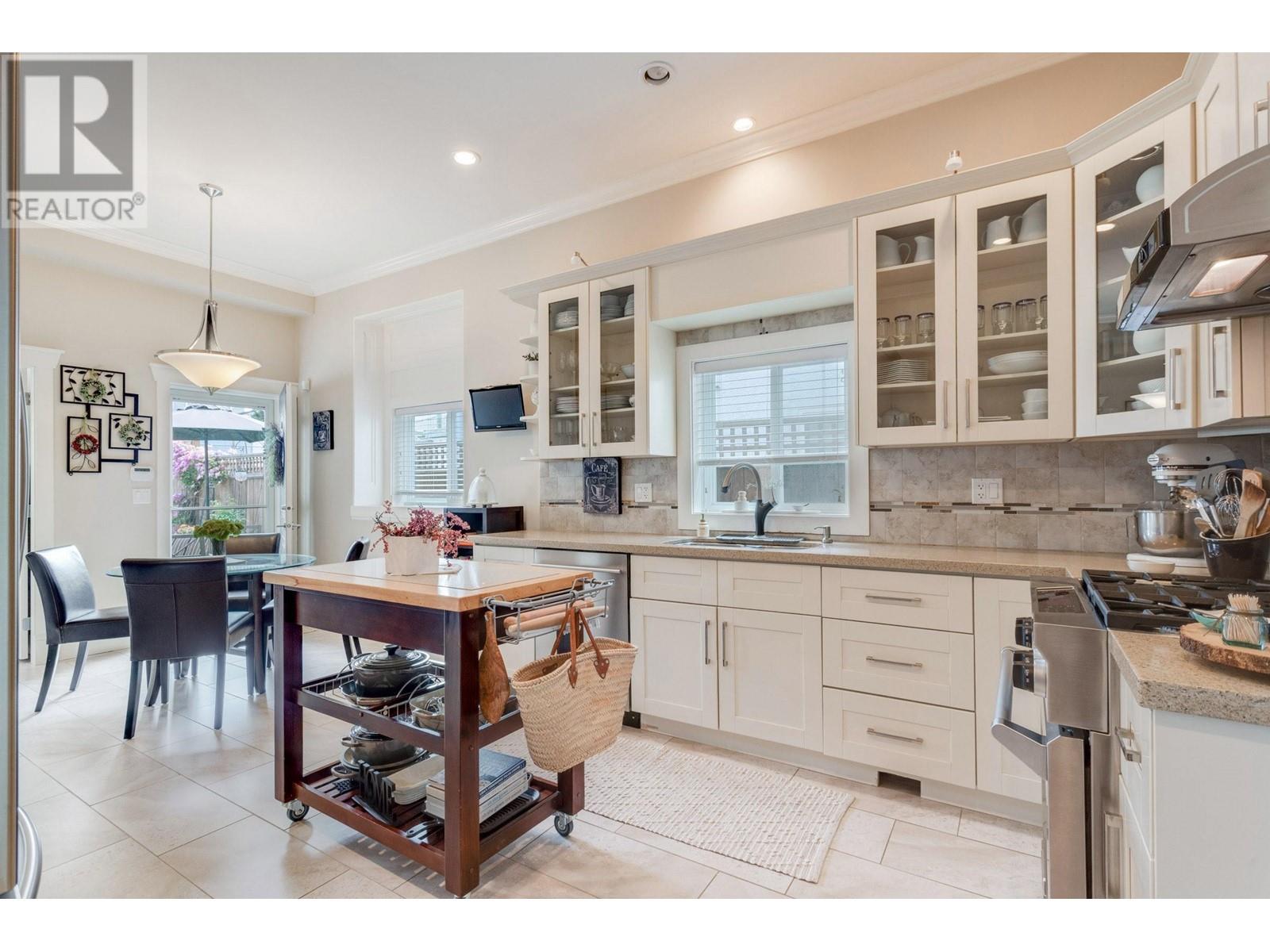 3732 Linwood Street, Burnaby, British Columbia  V5G 1N5 - Photo 8 - R3000307