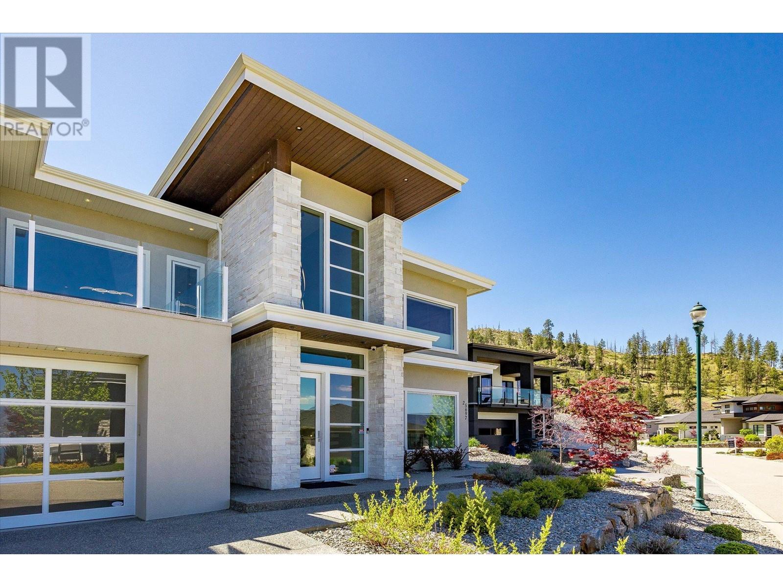 5697 Jasper Way, Kelowna, British Columbia  V1W 5L7 - Photo 3 - 10346524