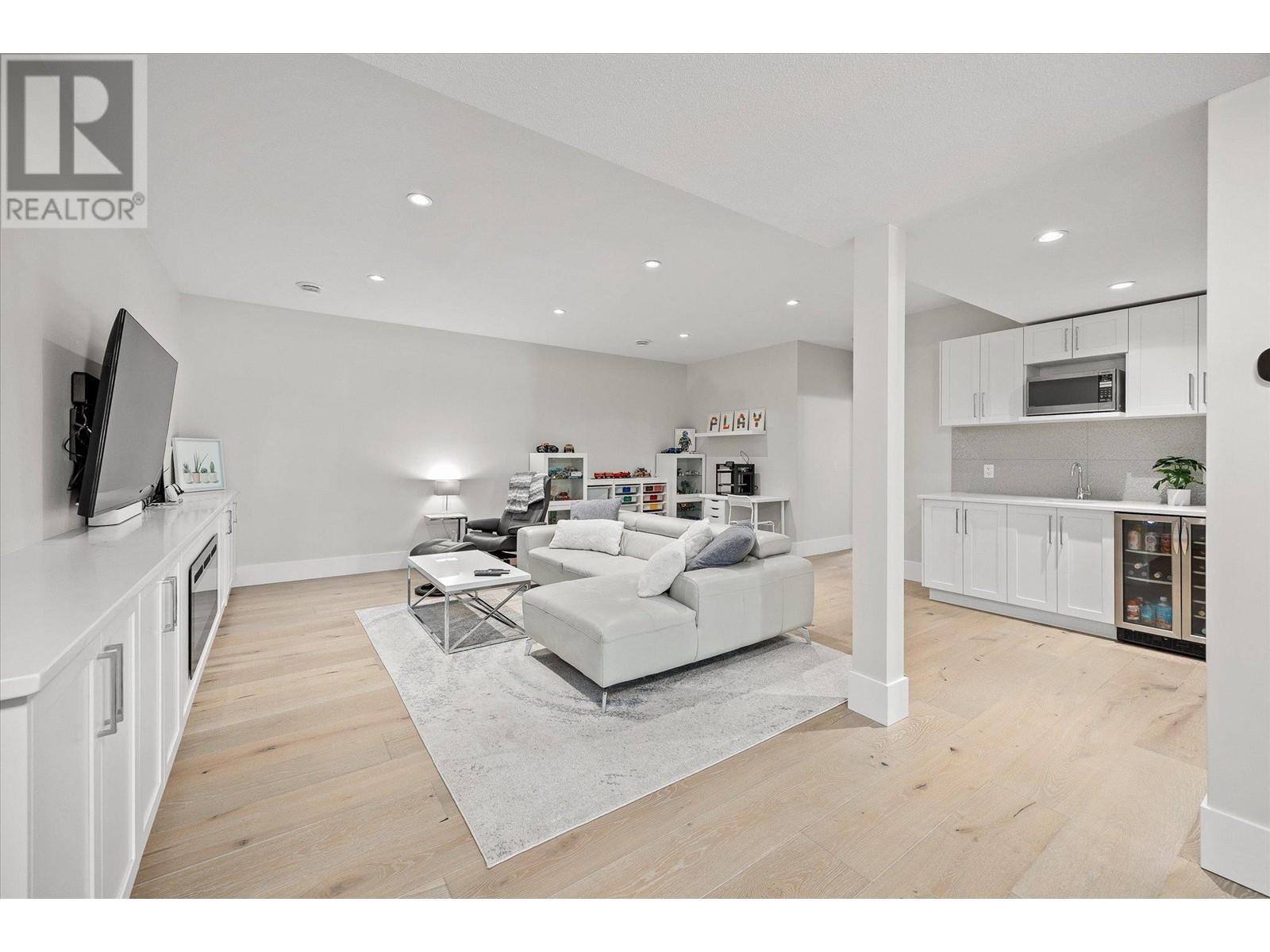 5697 Jasper Way, Kelowna, British Columbia  V1W 5L7 - Photo 36 - 10346524