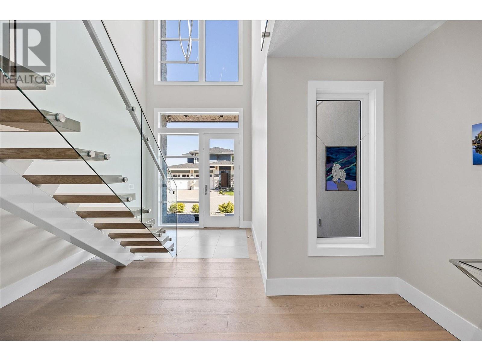 5697 Jasper Way, Kelowna, British Columbia  V1W 5L7 - Photo 4 - 10346524