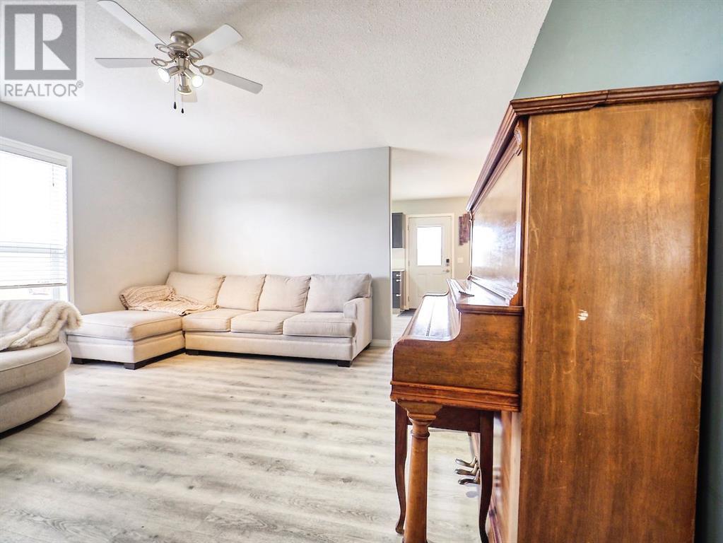 2 Sunrise Crescent N, Three Hills, Alberta  T0M 2A0 - Photo 11 - A2214740