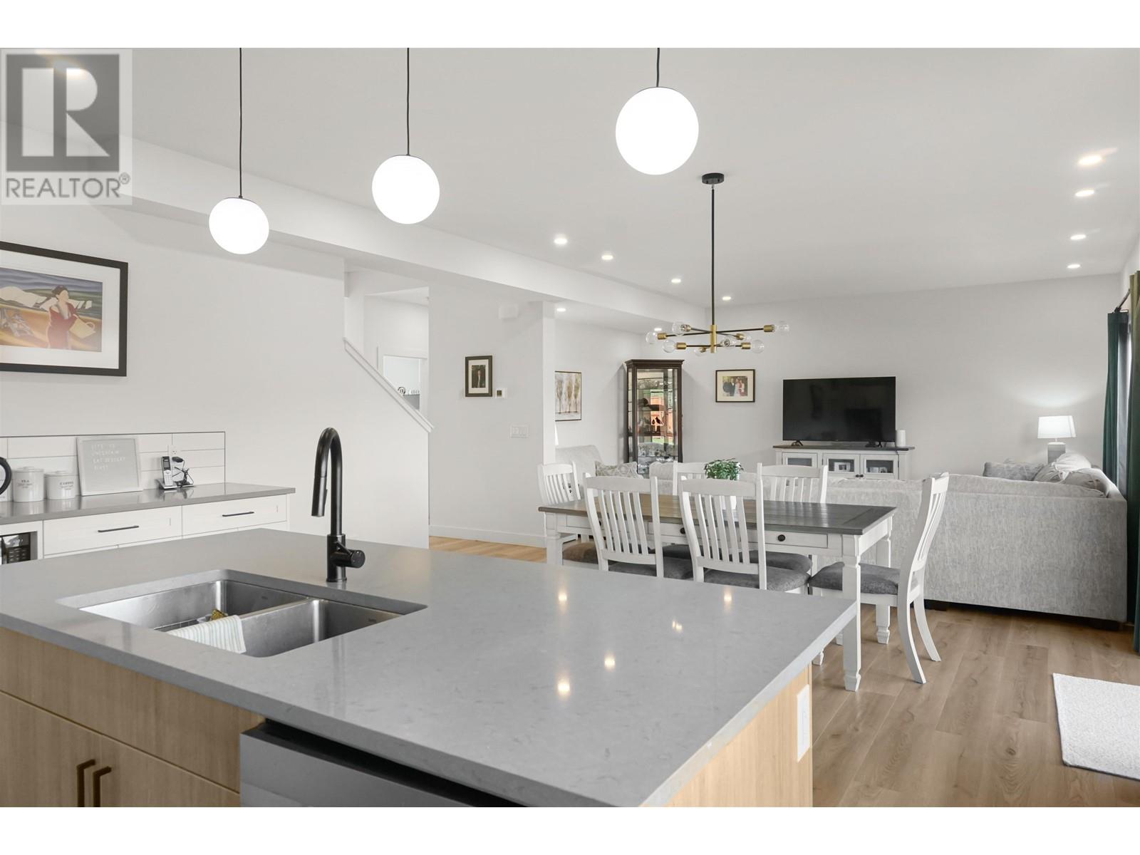 Property at 16 ROBINSON STREET image 5