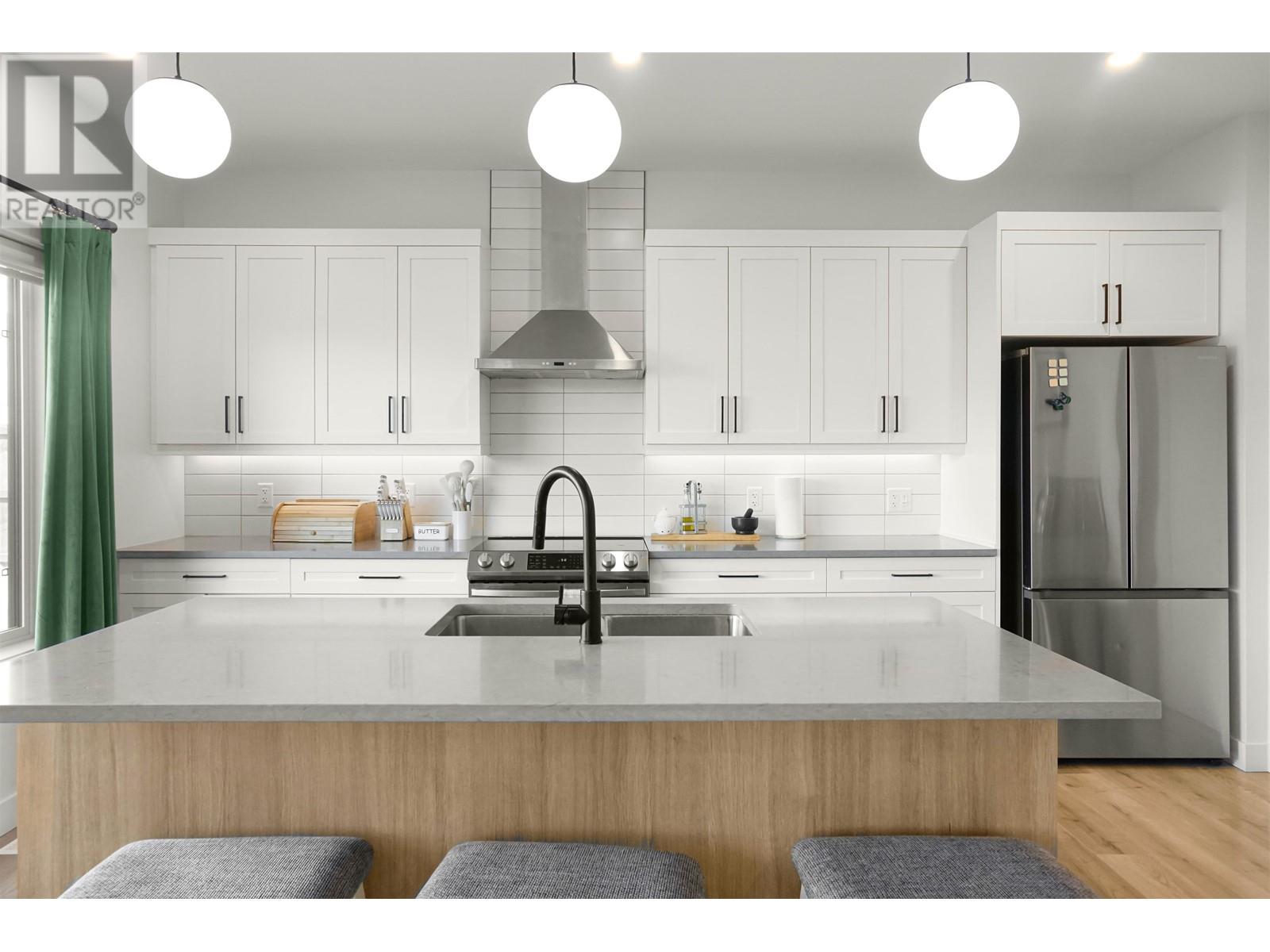 Property at 16 ROBINSON STREET image 3