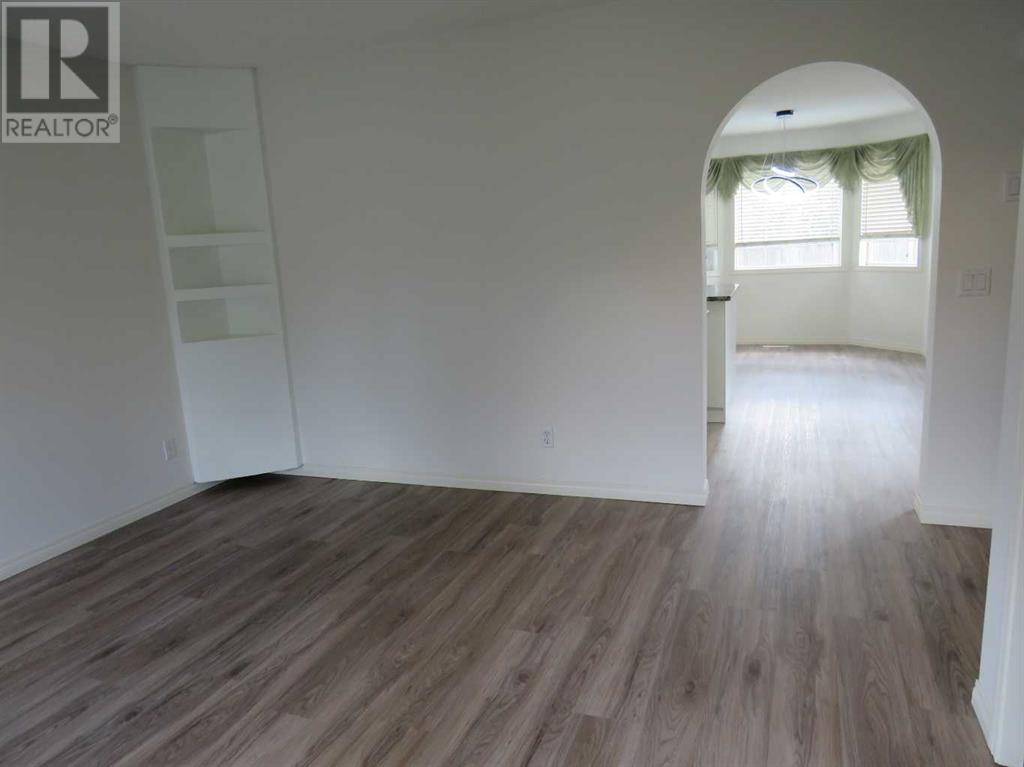 Property at 162 West Lakeview Crescent image 4