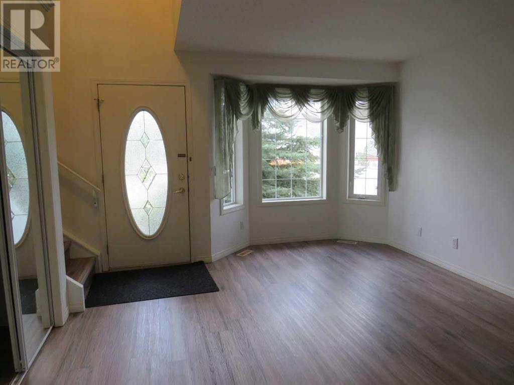 Property at 162 West Lakeview Crescent image 3