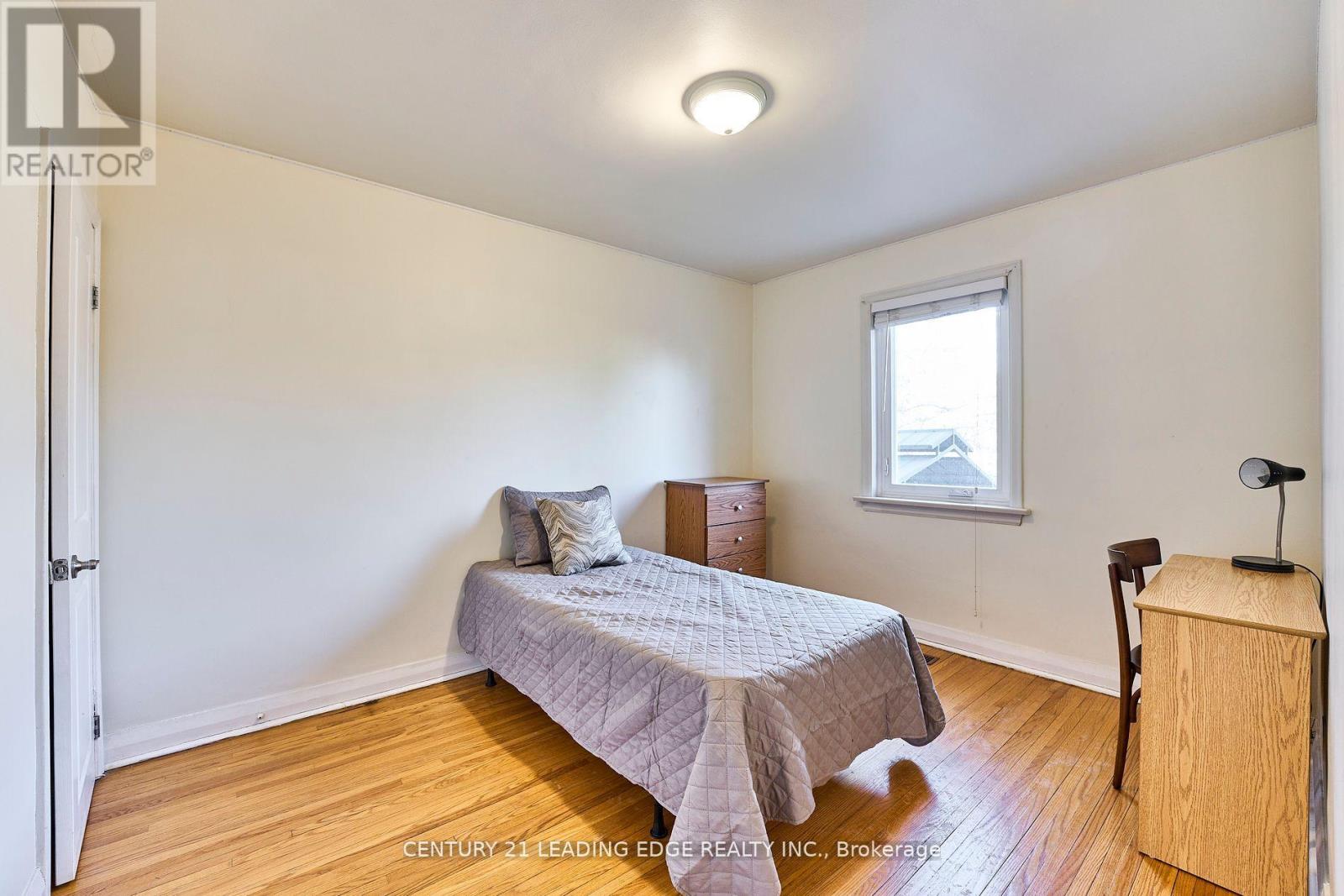 14 Flora Drive, Toronto, Ontario  M1P 1A3 - Photo 13 - E12137163