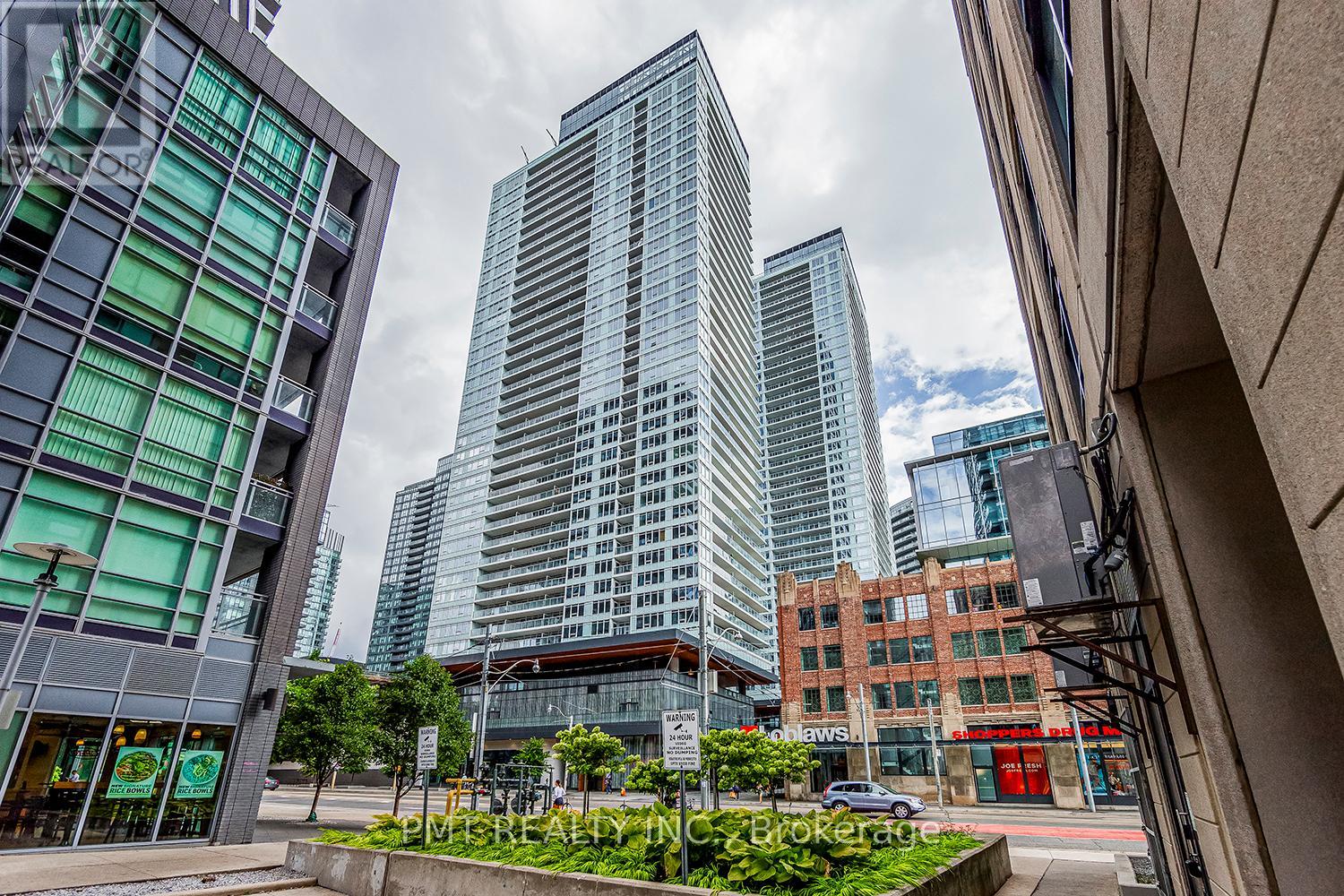 906 - 19 Bathurst Street, Toronto, Ontario  M5V 0N2 - Photo 1 - C12137293