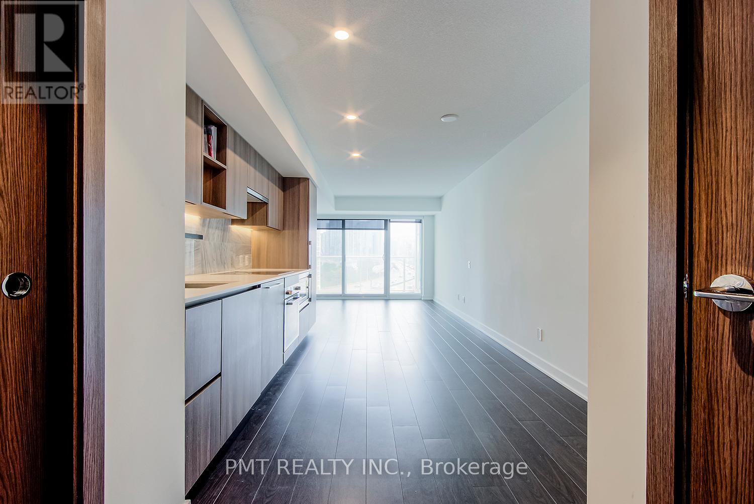 906 - 19 Bathurst Street, Toronto, Ontario  M5V 0N2 - Photo 2 - C12137293