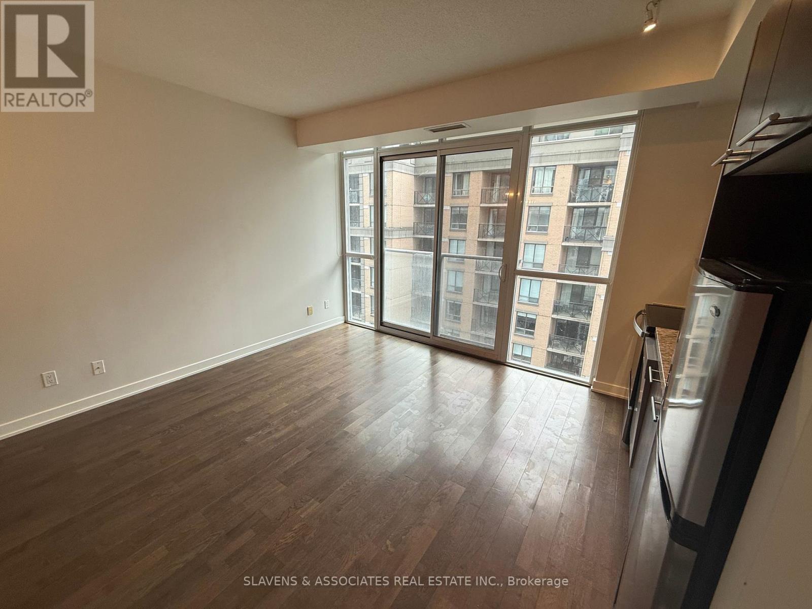 1407 - 126 Simcoe Street, Toronto, Ontario  M5H 4E6 - Photo 6 - C12137314