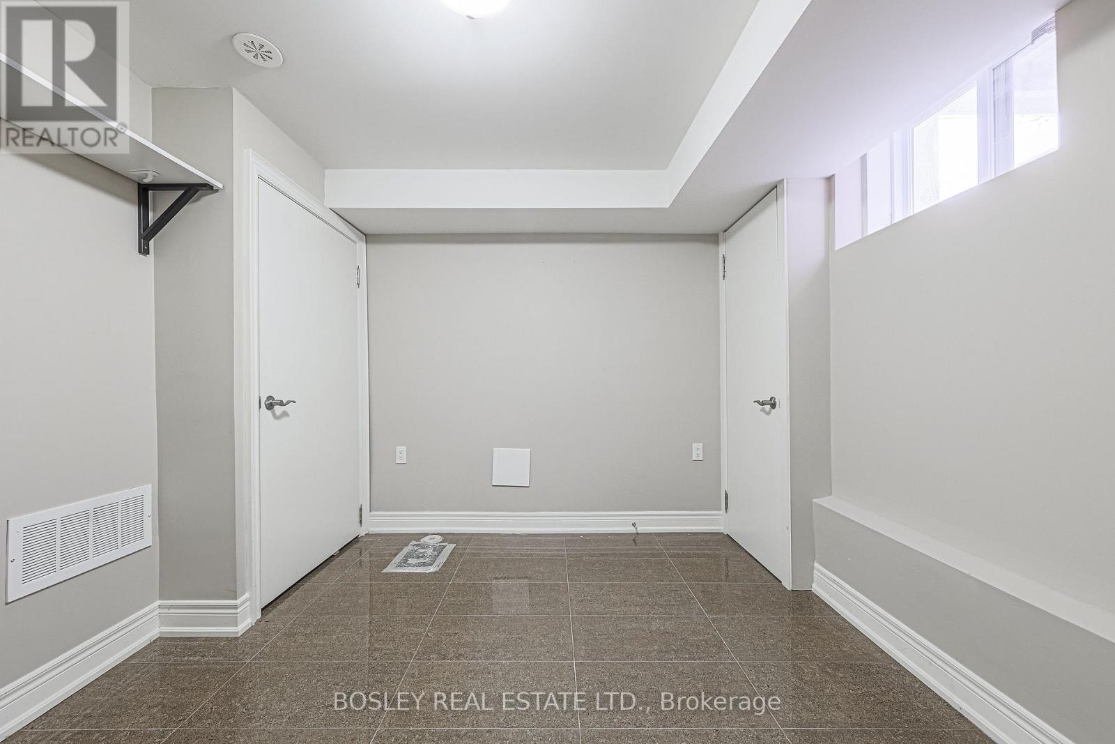 Lower - 703 Sammon Avenue, Toronto, Ontario  M4C 2E3 - Photo 11 - E12137310