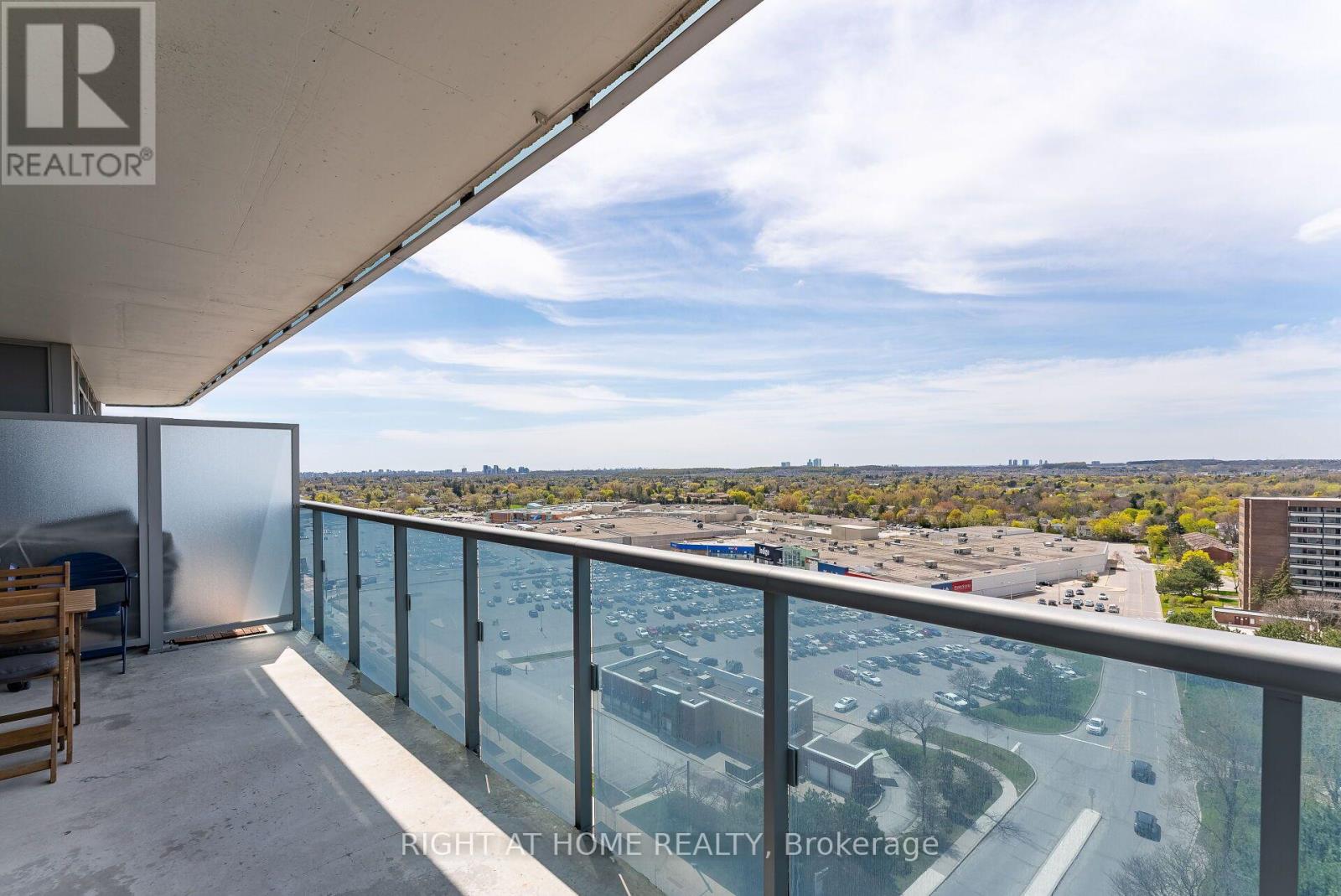 1616 - 9471 Yonge Street, Richmond Hill (Observatory), Ontario  L4C 1V4 - Photo 15 - N12137119