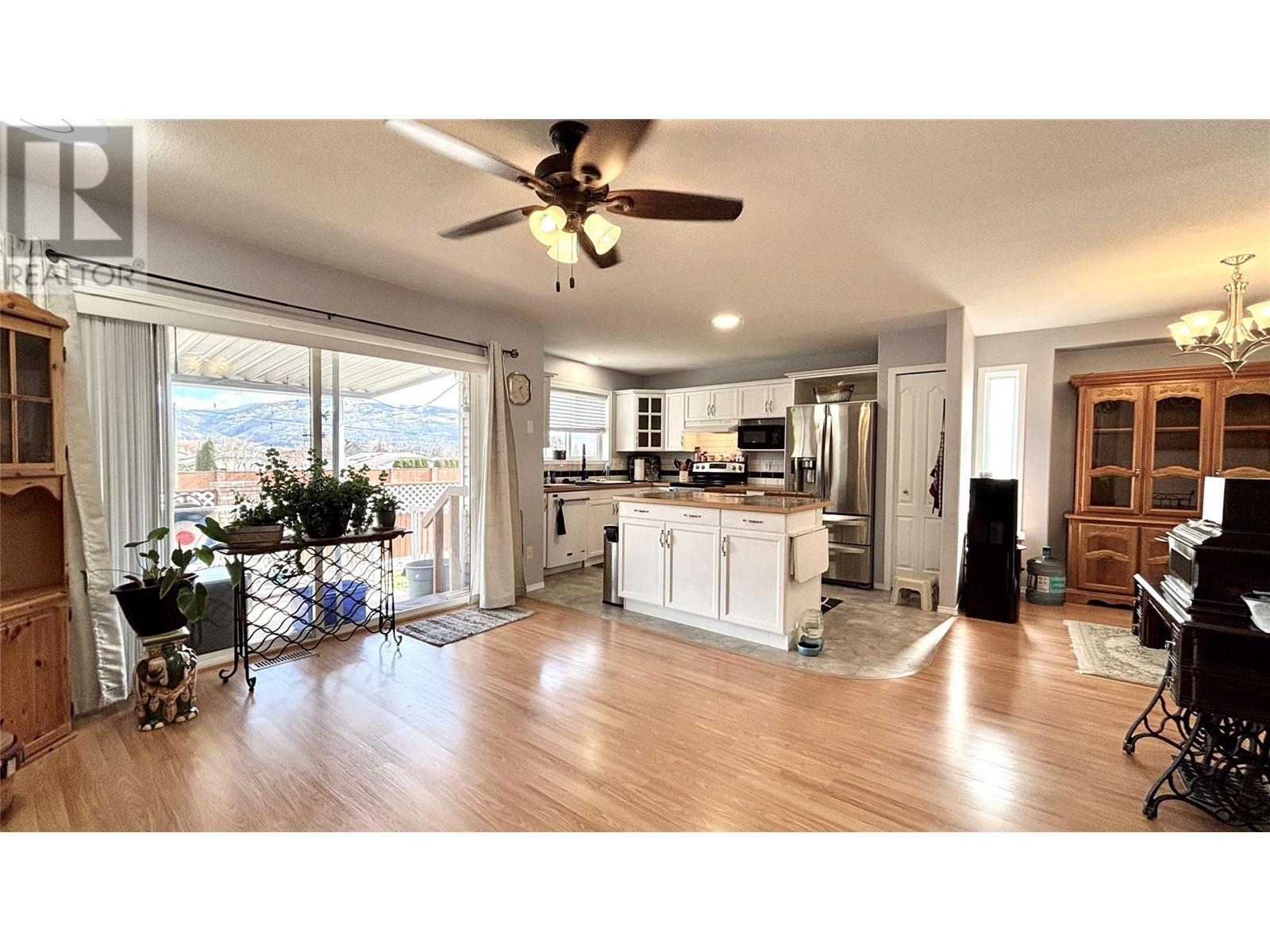 512 Red Wing Drive, Penticton, British Columbia  V2A 8K6 - Photo 9 - 10347193