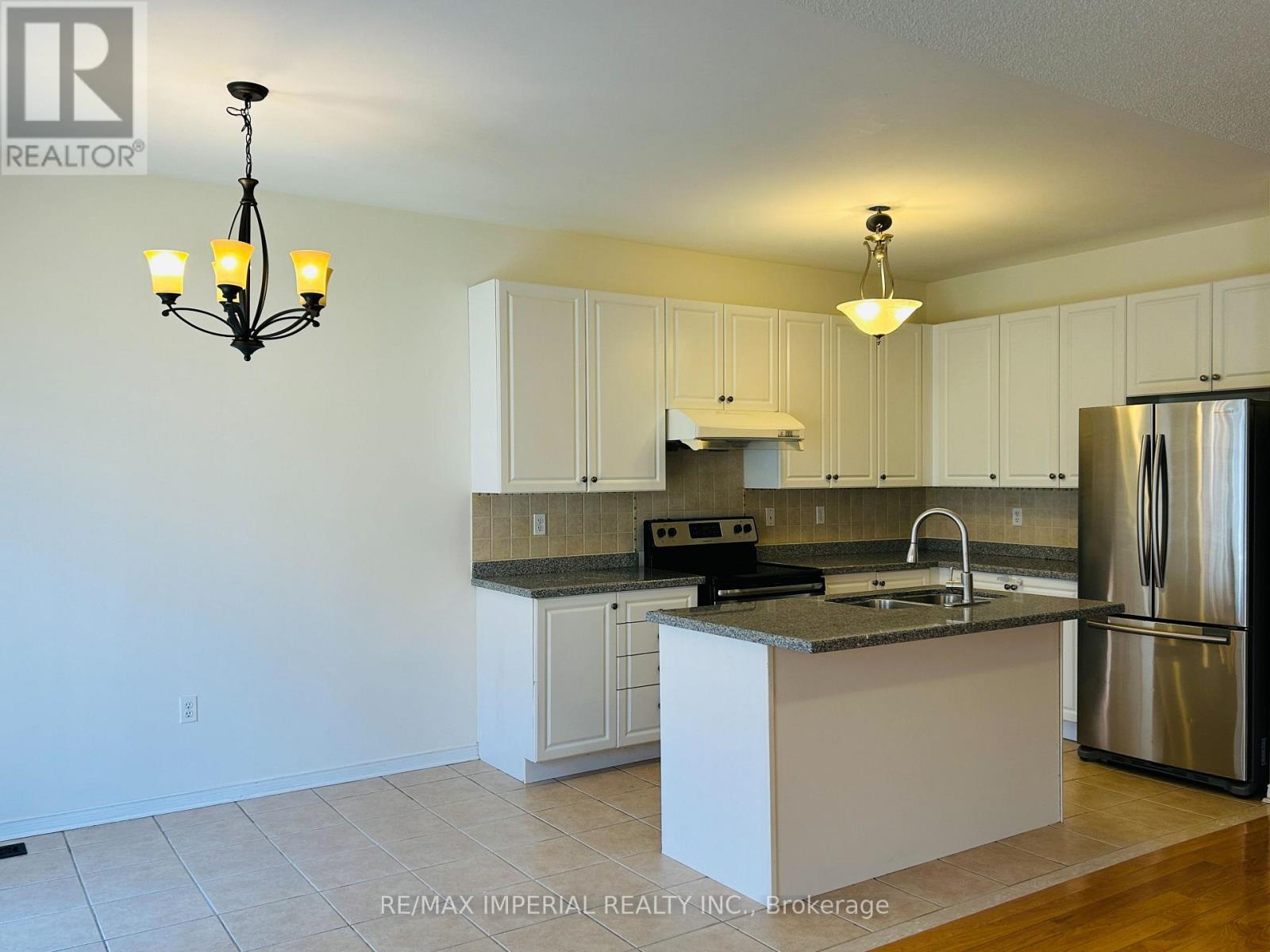 61 Lebovic Drive, Richmond Hill, Ontario  L4E 5C6 - Photo 6 - N12137276