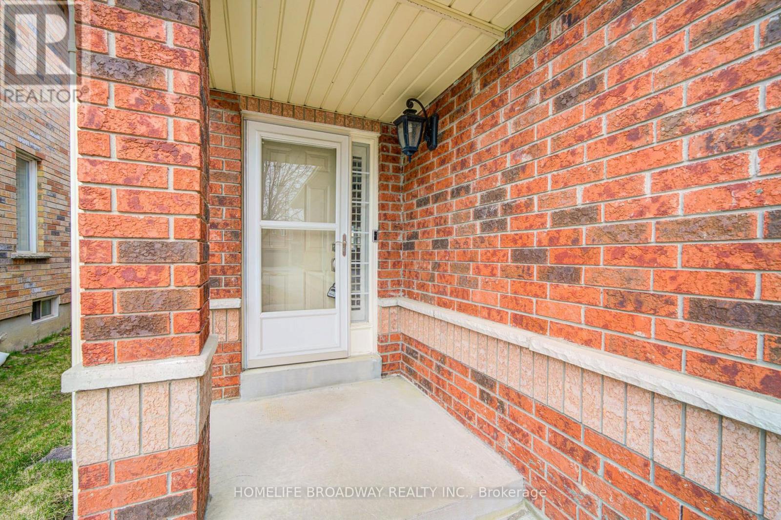 539 Bert Budd Avenue, Newmarket (Gorham-College Manor), Ontario  L3Y 8S6 - Photo 3 - N12137291
