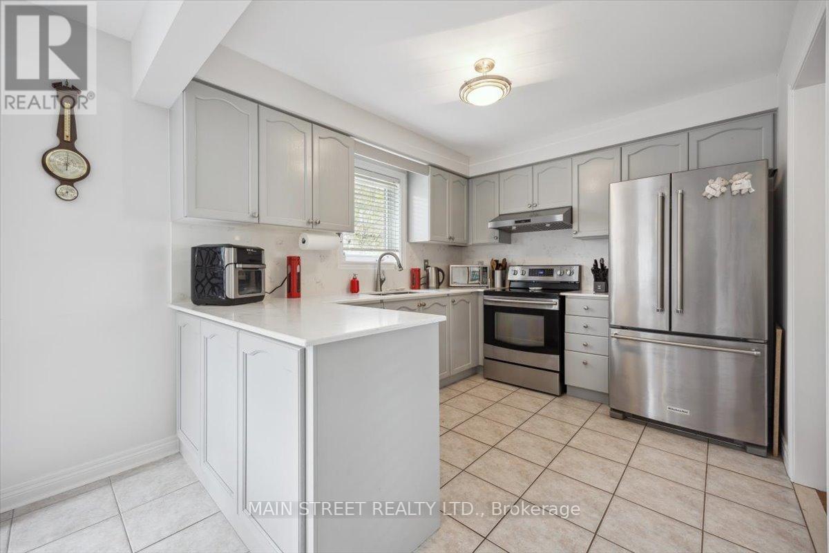 9 Silverstone Crescent, Georgina, Ontario  L4P 4A5 - Photo 3 - N12137320
