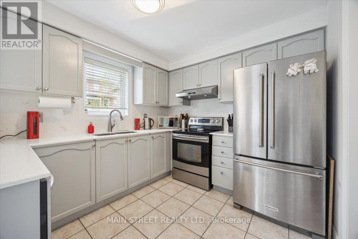 9 Silverstone Crescent, Georgina, Ontario  L4P 4A5 - Photo 5 - N12137320