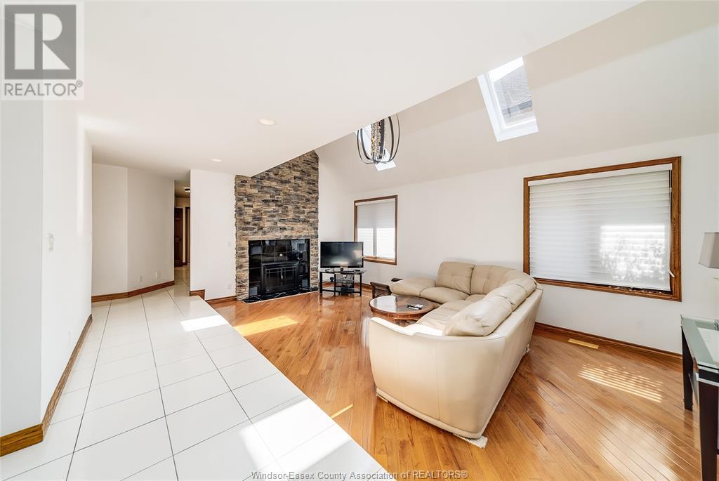 327 Majestic Drive, Lakeshore, Ontario  N8N 4L4 - Photo 6 - 25011675