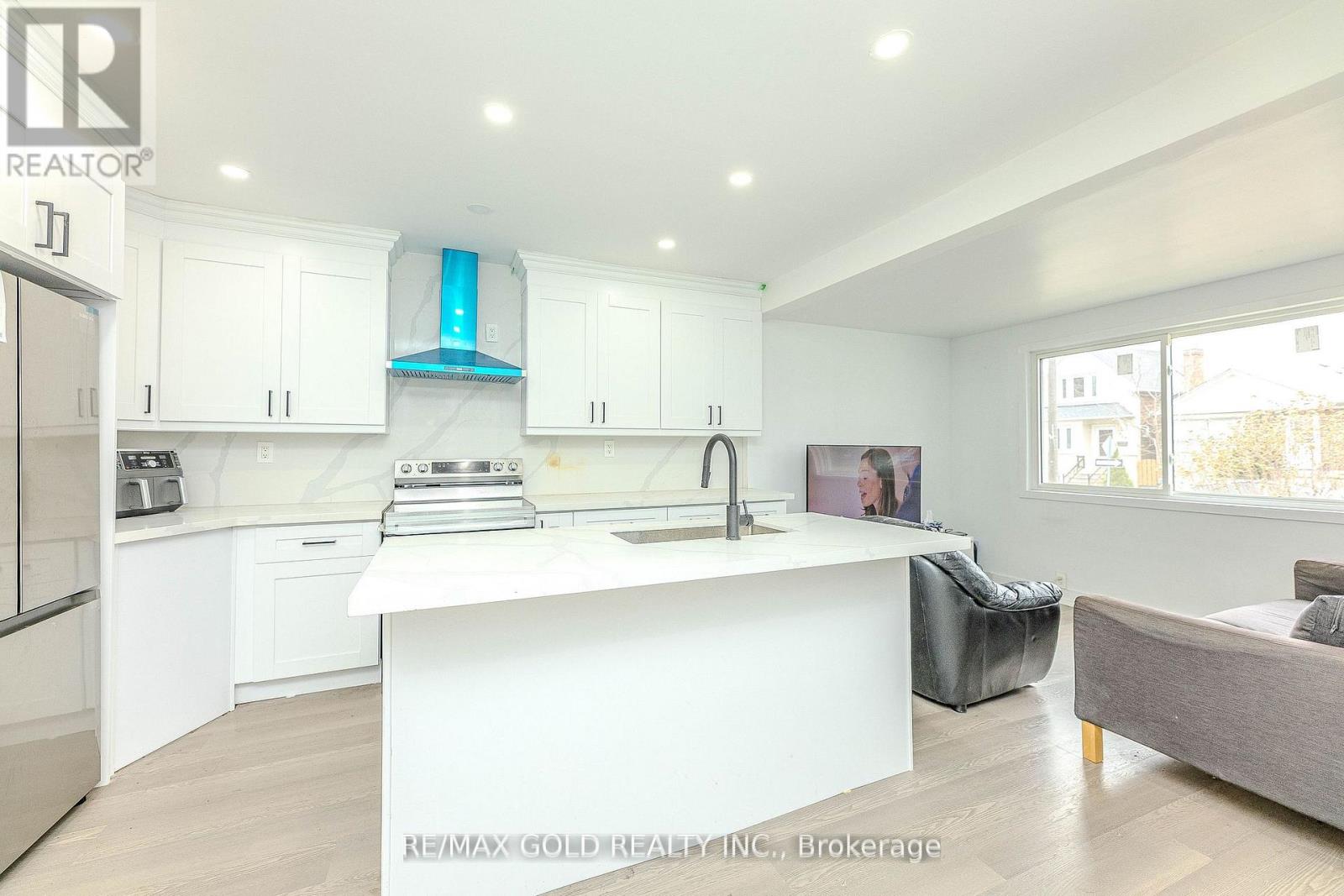 459 Whitmore Avenue, Toronto, Ontario  M6E 2N6 - Photo 13 - W12137094