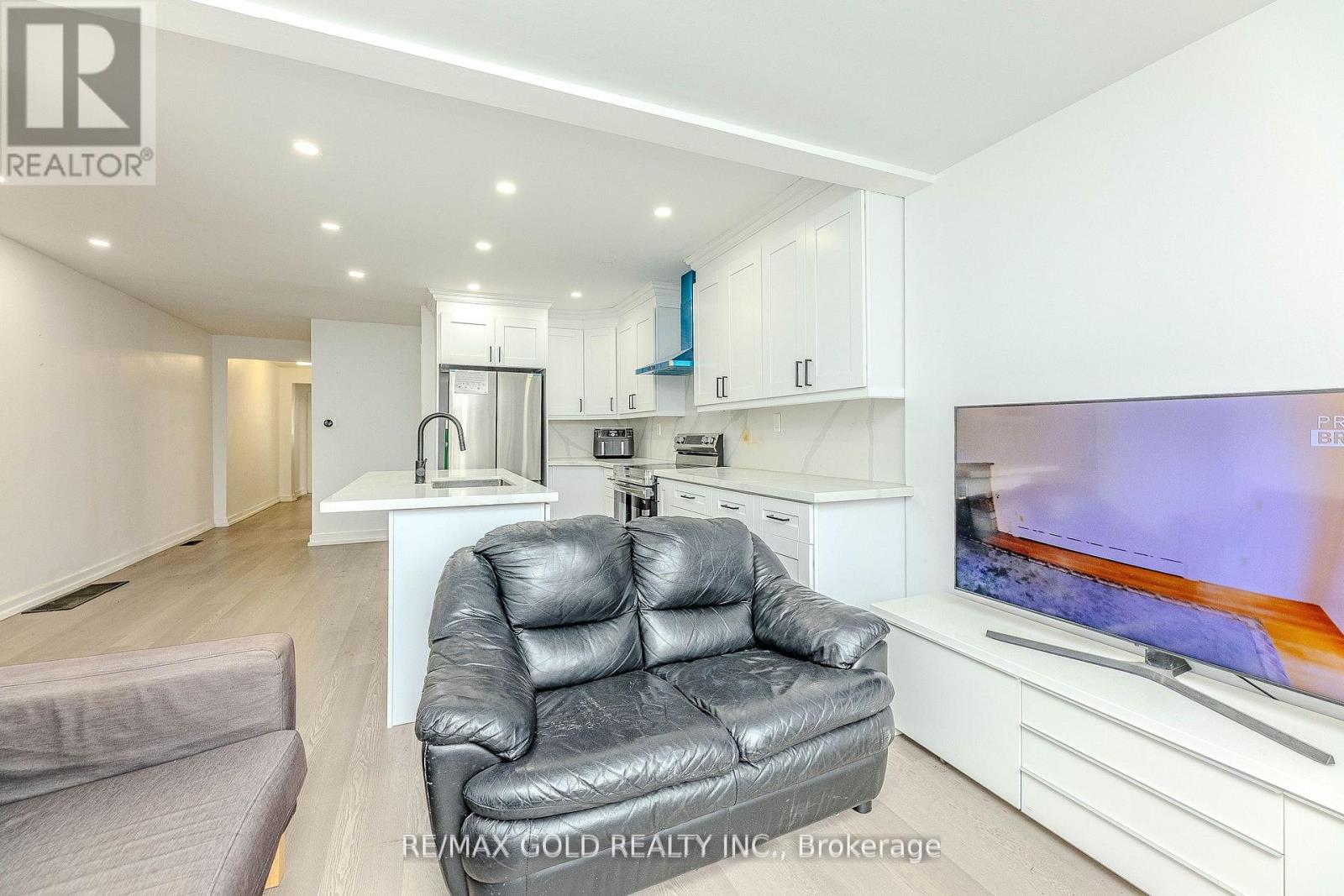 459 Whitmore Avenue, Toronto, Ontario  M6E 2N6 - Photo 14 - W12137094