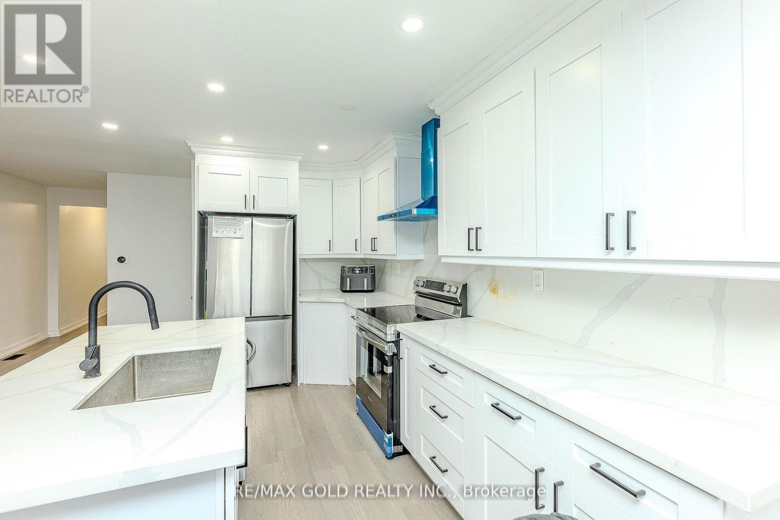 459 Whitmore Avenue, Toronto, Ontario  M6E 2N6 - Photo 15 - W12137094