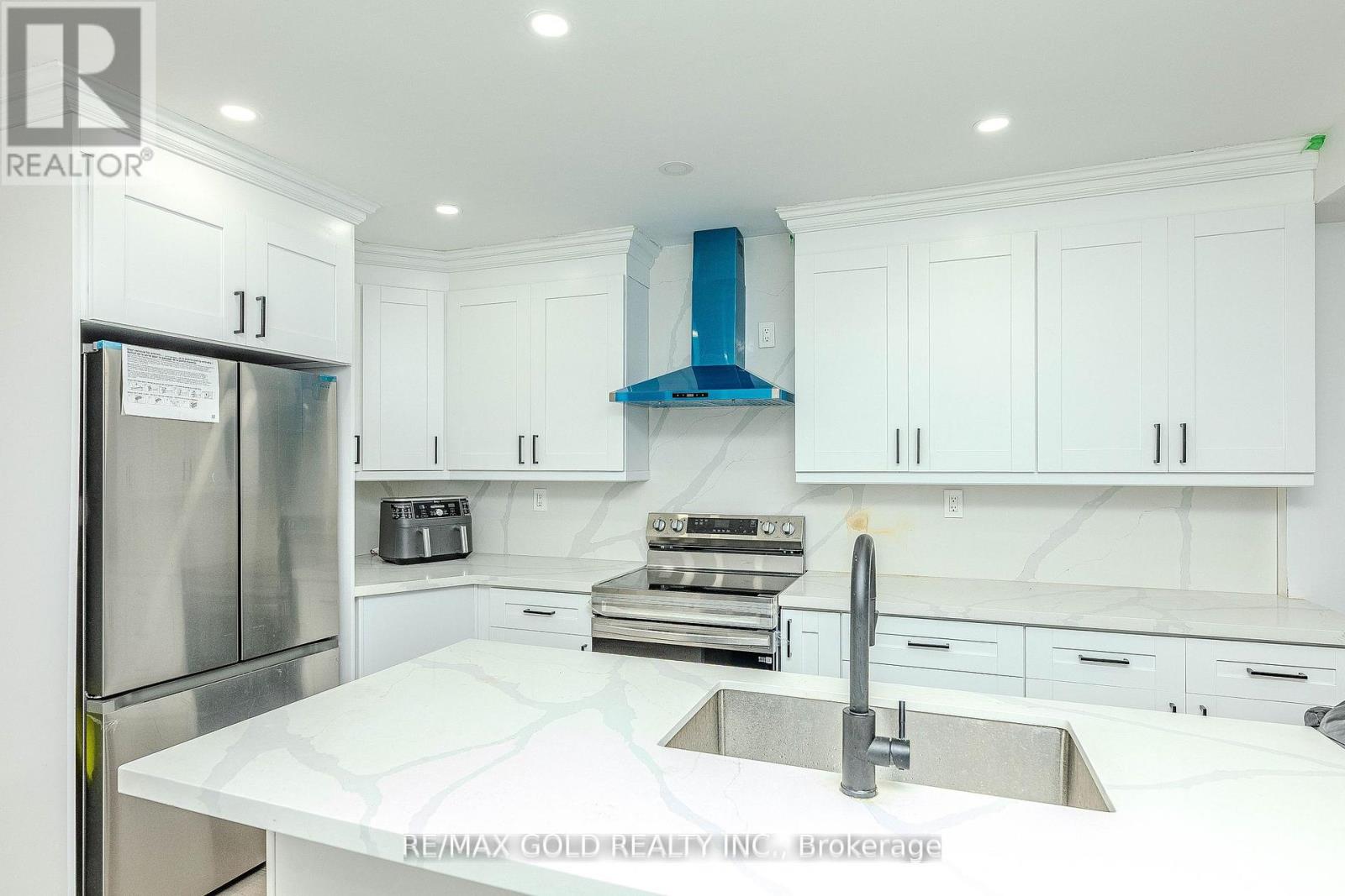 459 Whitmore Avenue, Toronto, Ontario  M6E 2N6 - Photo 18 - W12137094