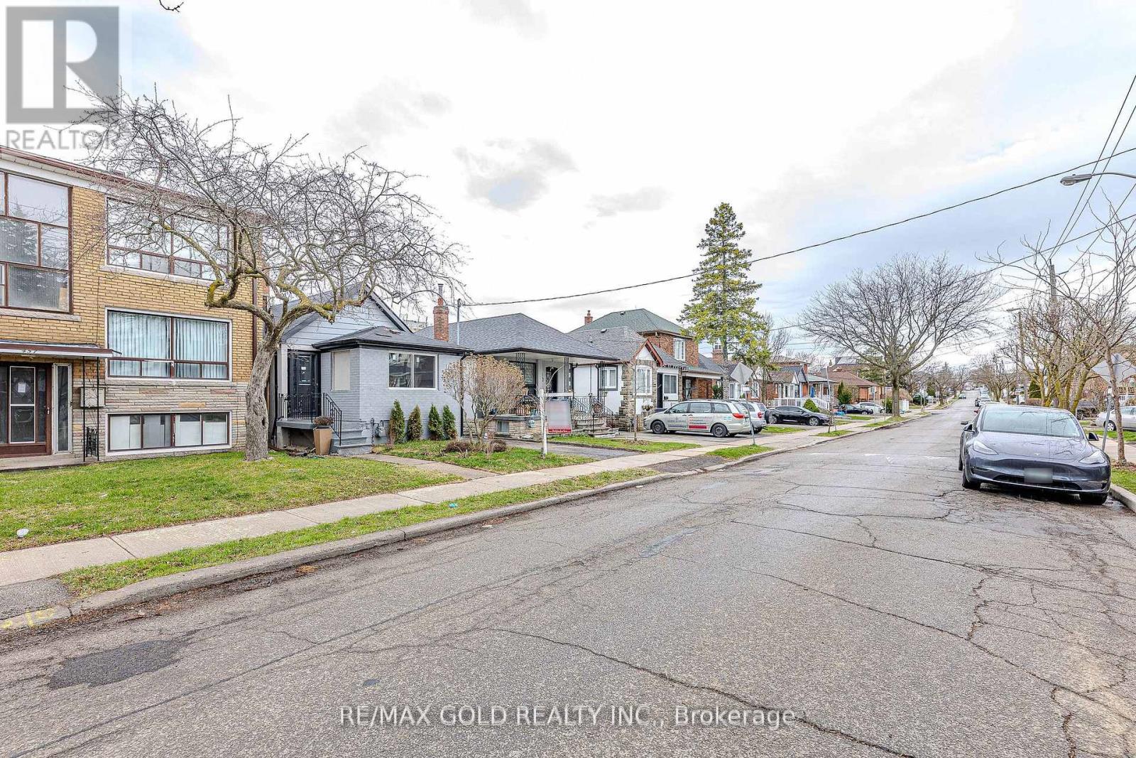 459 Whitmore Avenue, Toronto, Ontario  M6E 2N6 - Photo 3 - W12137094