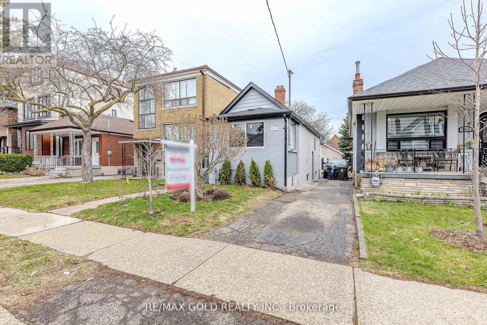 459 Whitmore Avenue, Toronto, Ontario  M6E 2N6 - Photo 4 - W12137094