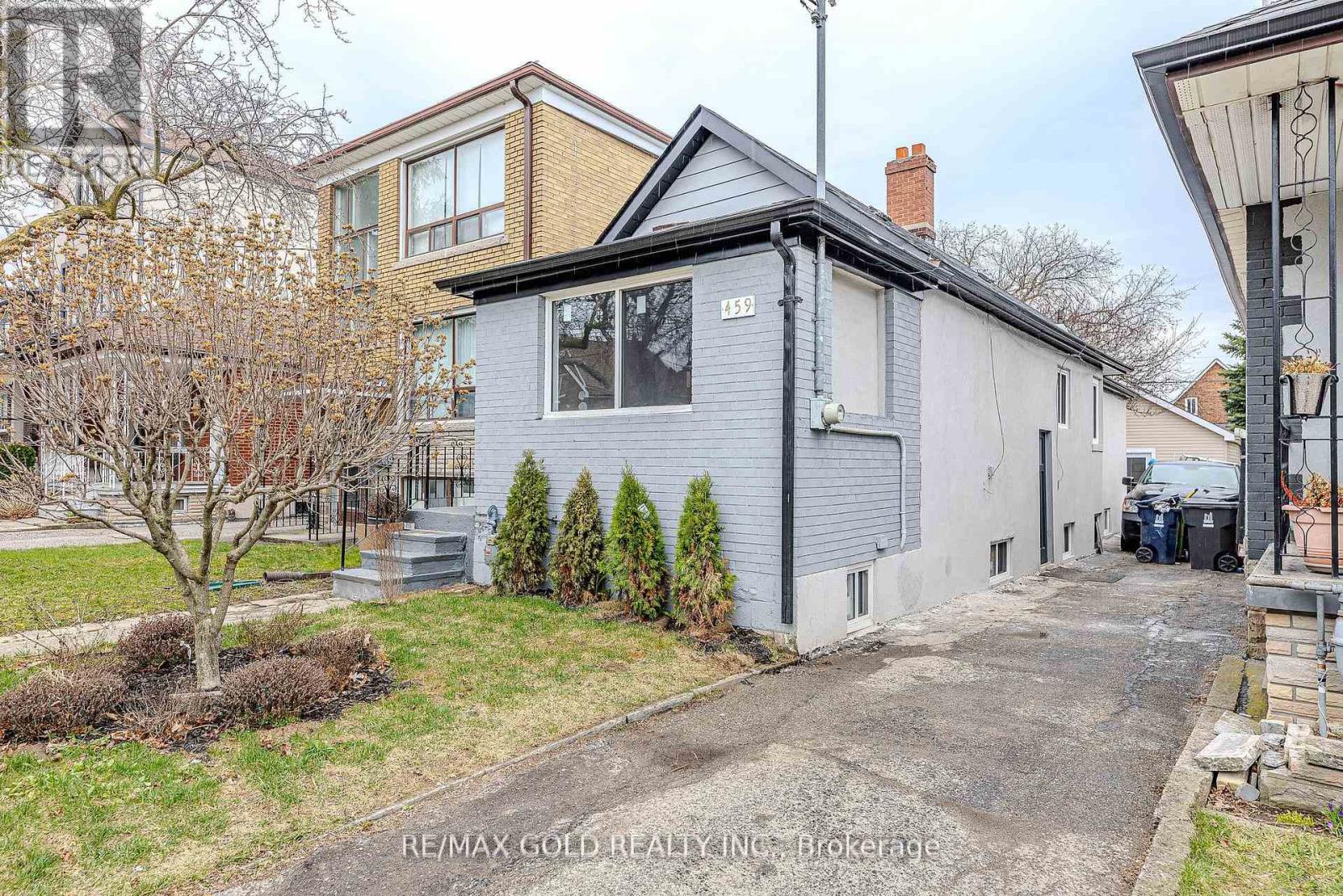 459 Whitmore Avenue, Toronto, Ontario  M6E 2N6 - Photo 5 - W12137094