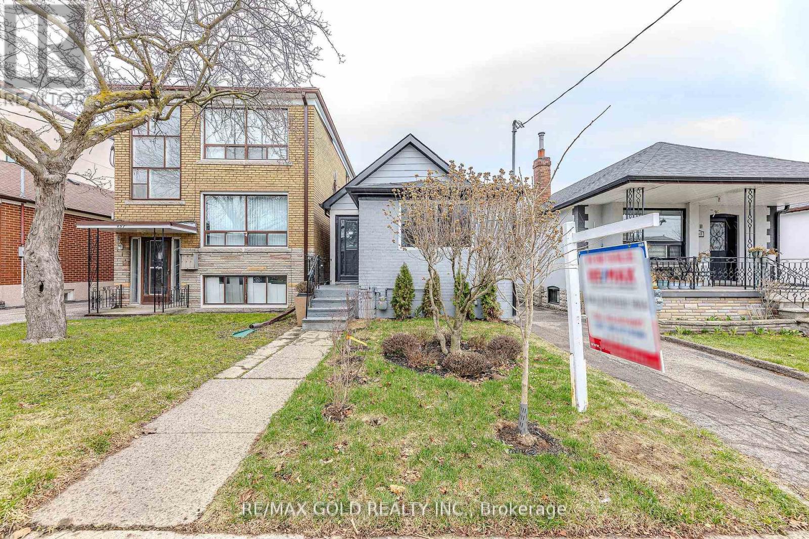 459 Whitmore Avenue, Toronto, Ontario  M6E 2N6 - Photo 8 - W12137094