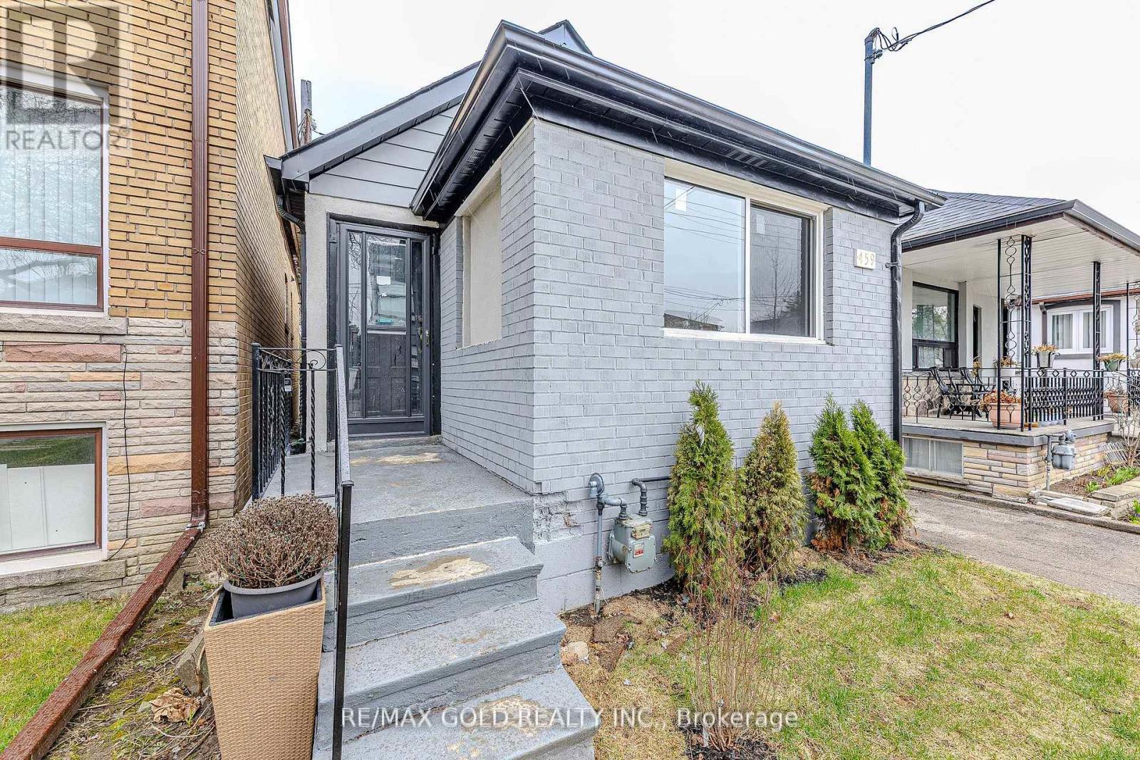 459 Whitmore Avenue, Toronto, Ontario  M6E 2N6 - Photo 9 - W12137094