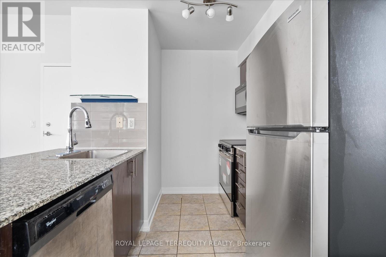 328 - 1410 Dupont Street, Toronto (Dovercourt-Wallace Emerson-Junction), Ontario  M6H 0B6 - Photo 13 - W12137120