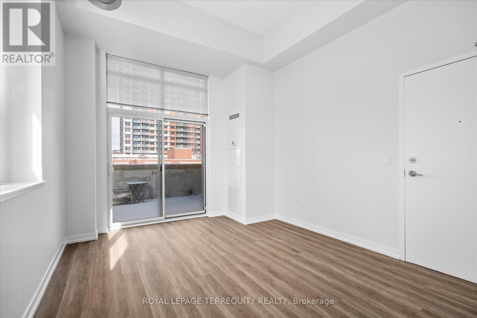 328 - 1410 Dupont Street, Toronto (Dovercourt-Wallace Emerson-Junction), Ontario  M6H 0B6 - Photo 8 - W12137120
