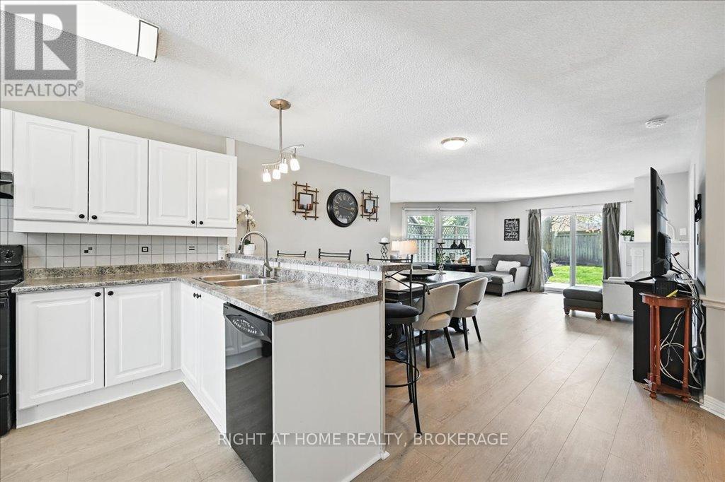 417 - 1210 Thorpe Road, Burlington, Ontario  L7S 2H1 - Photo 5 - W12137226