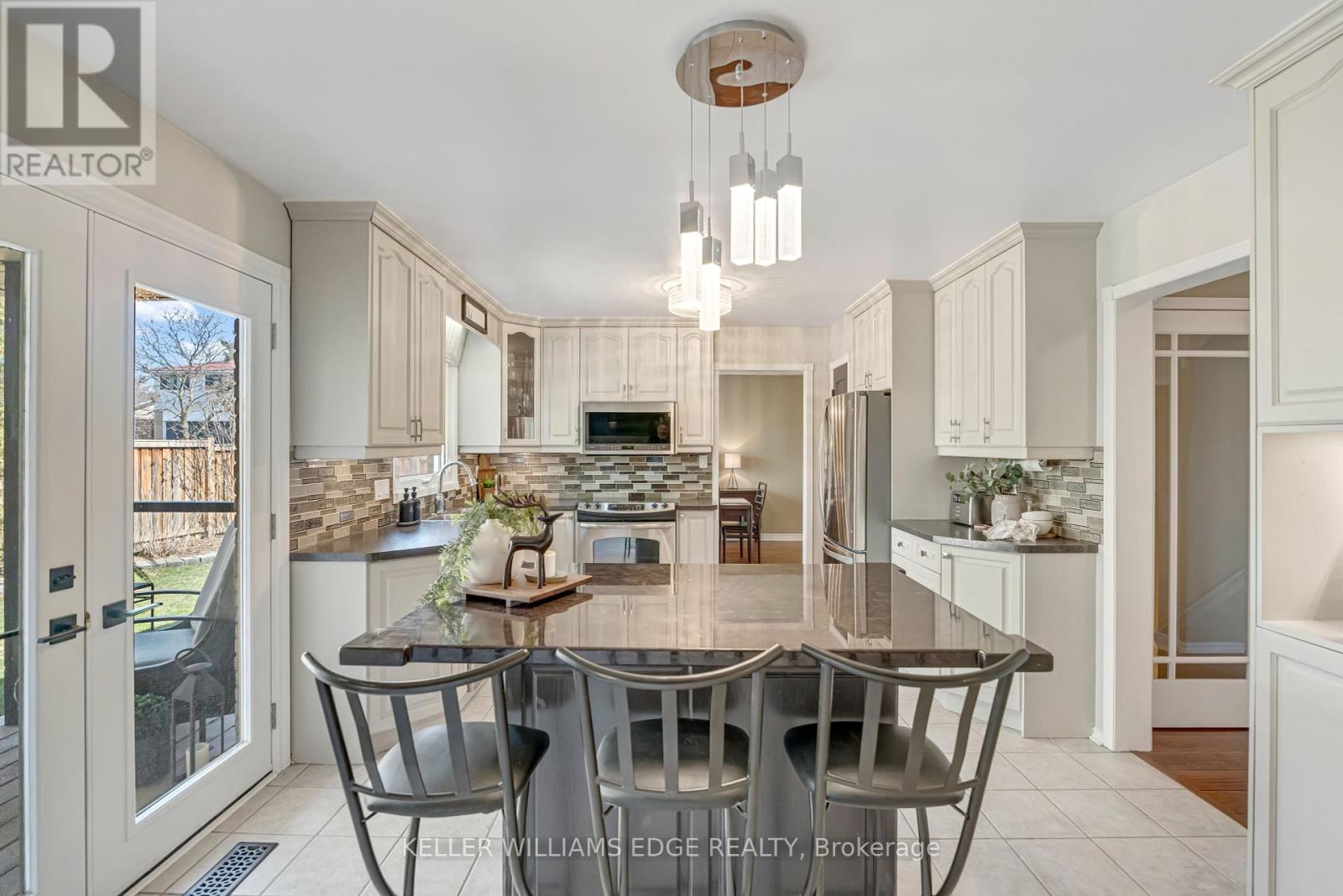1351 Bryanston Court, Burlington, Ontario  L7P 3N7 - Photo 13 - W12137253