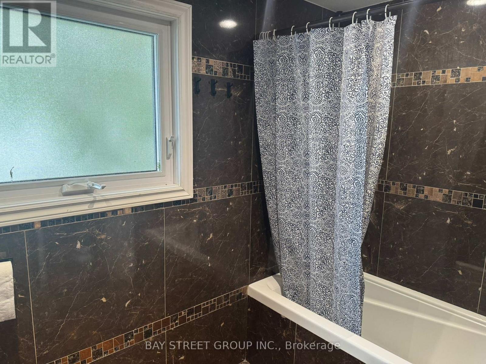 556 Holly Avenue, Milton, Ontario  L9T 4B1 - Photo 19 - W12137264