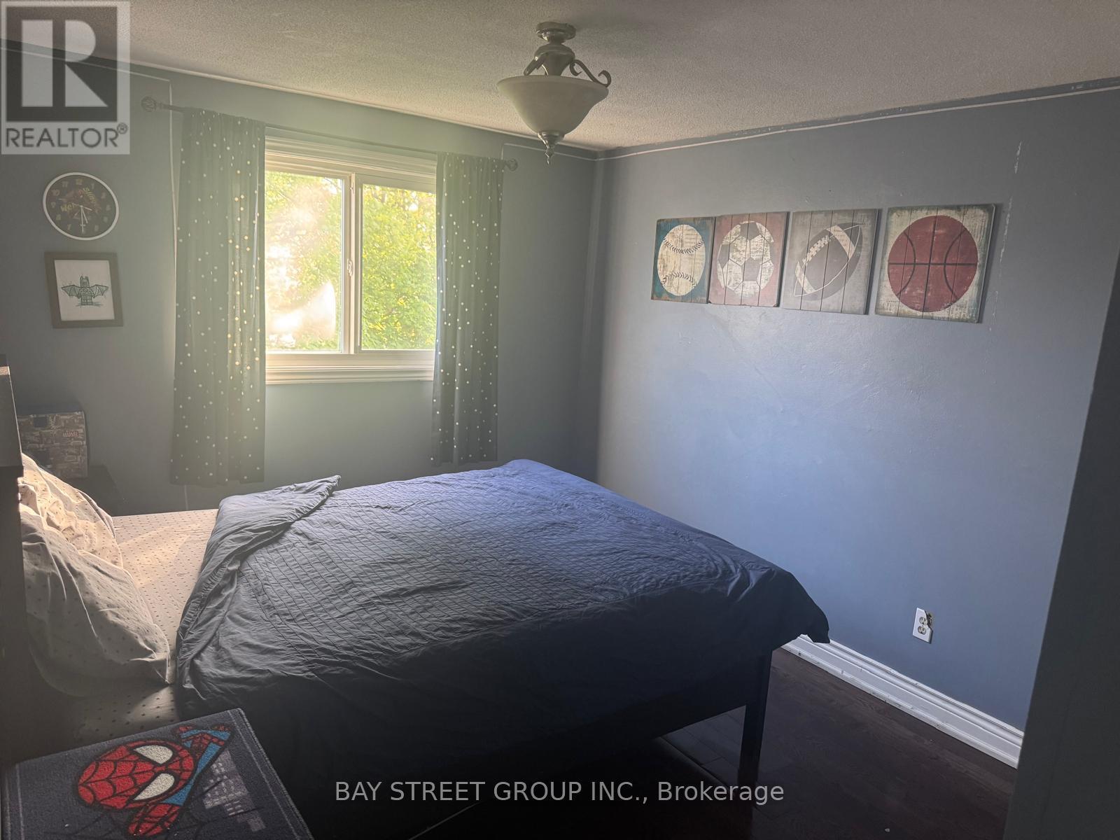 556 Holly Avenue, Milton, Ontario  L9T 4B1 - Photo 3 - W12137264