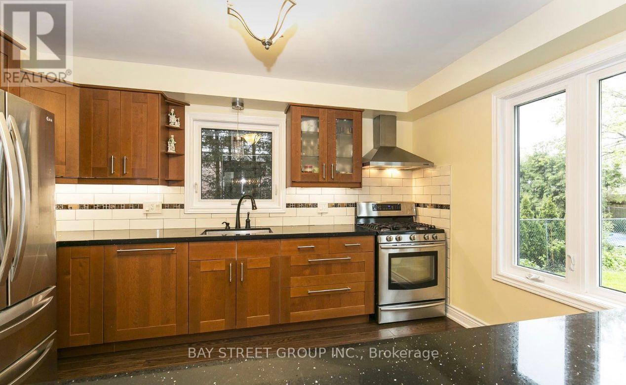 556 Holly Avenue, Milton, Ontario  L9T 4B1 - Photo 6 - W12137264
