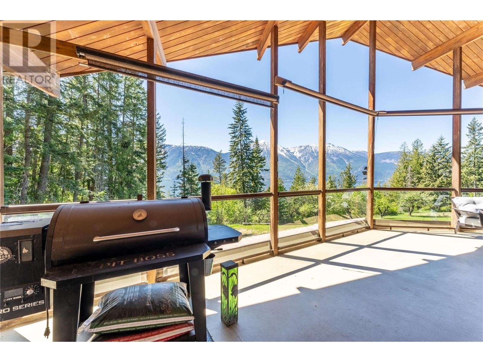 12437 Boswell Road, Boswell, British Columbia  V0B 1A0 - Photo 2 - 10345779